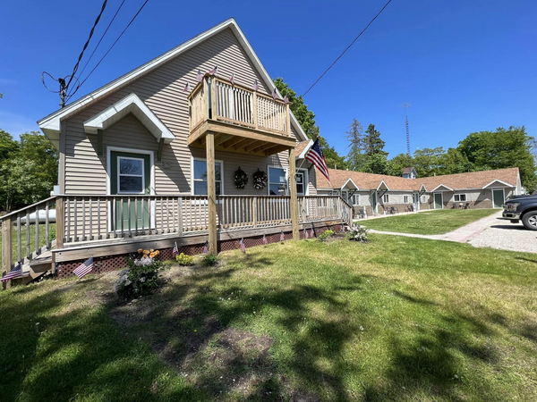 CJs UP North Inn (Browns Motel) - Web Listing (newer photo)